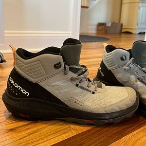 Very lightly used Salomon Outpulse Mid GORETEX hiking boots
